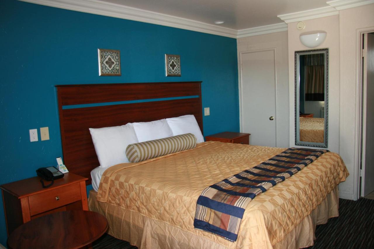 | Civic Center Lodge / Lake Merritt BART