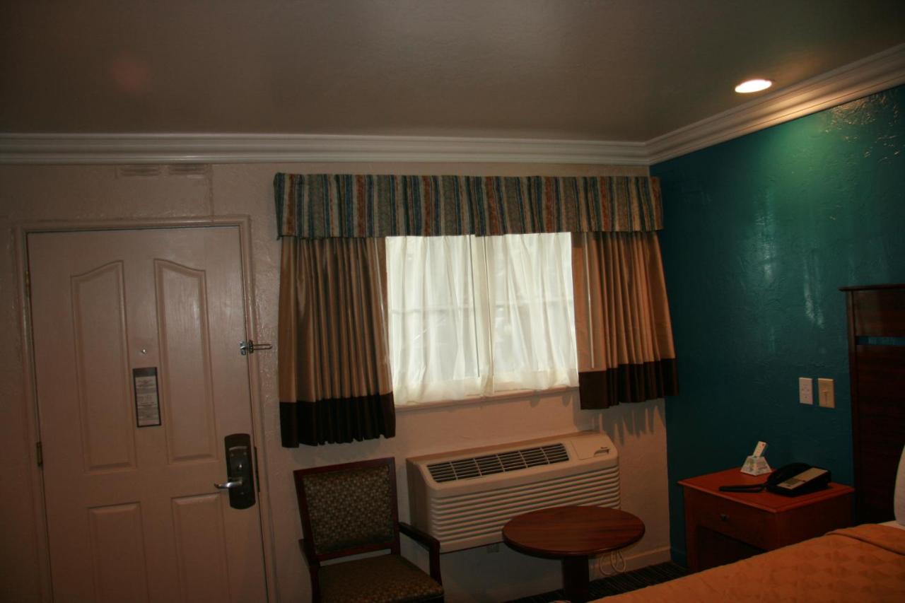 | Civic Center Lodge / Lake Merritt BART