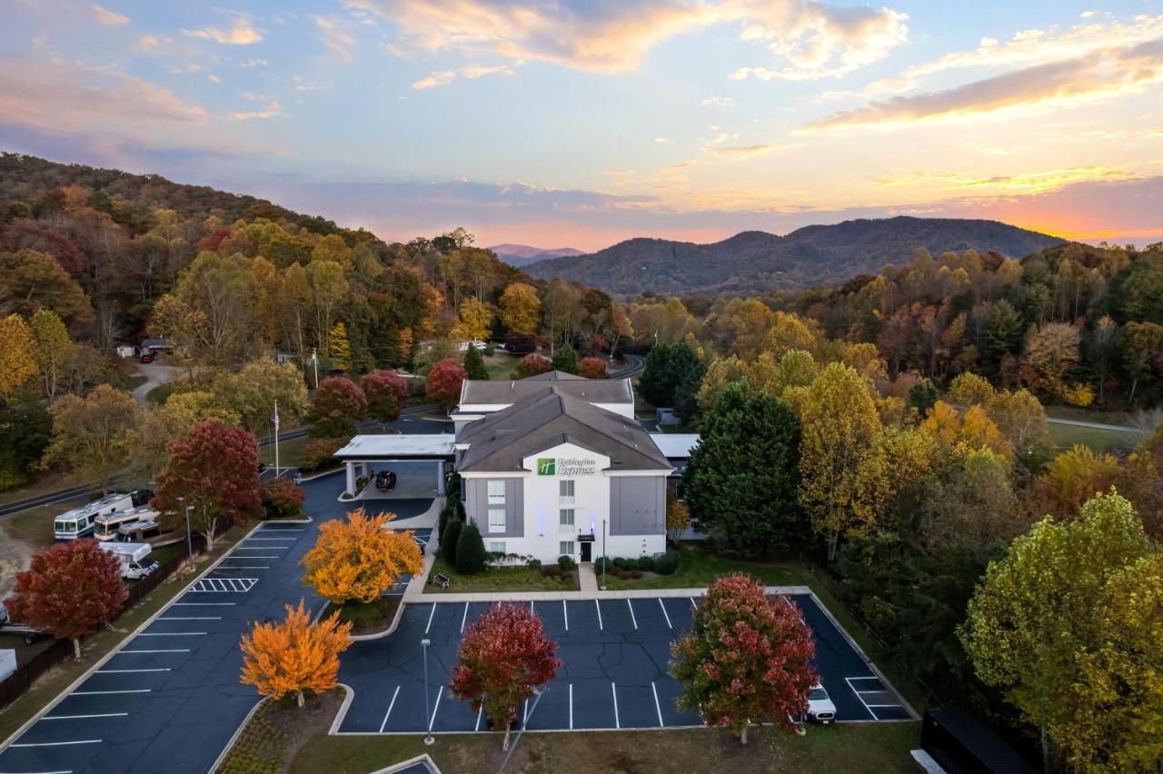 | Holiday Inn Express & Suites Sylva / Dillsboro, an IHG Hotel