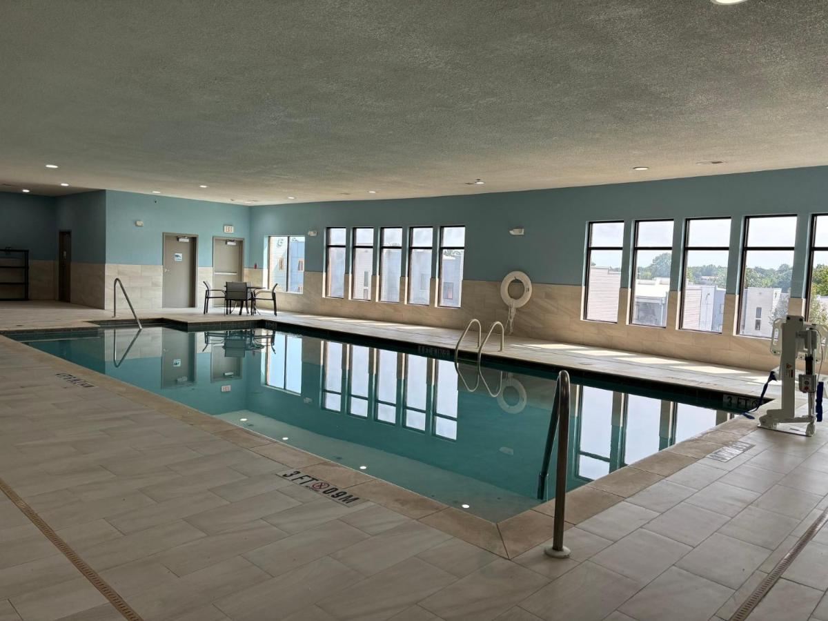  | Holiday Inn Express Hotel & Suites St. Robert, an IHG Hotel