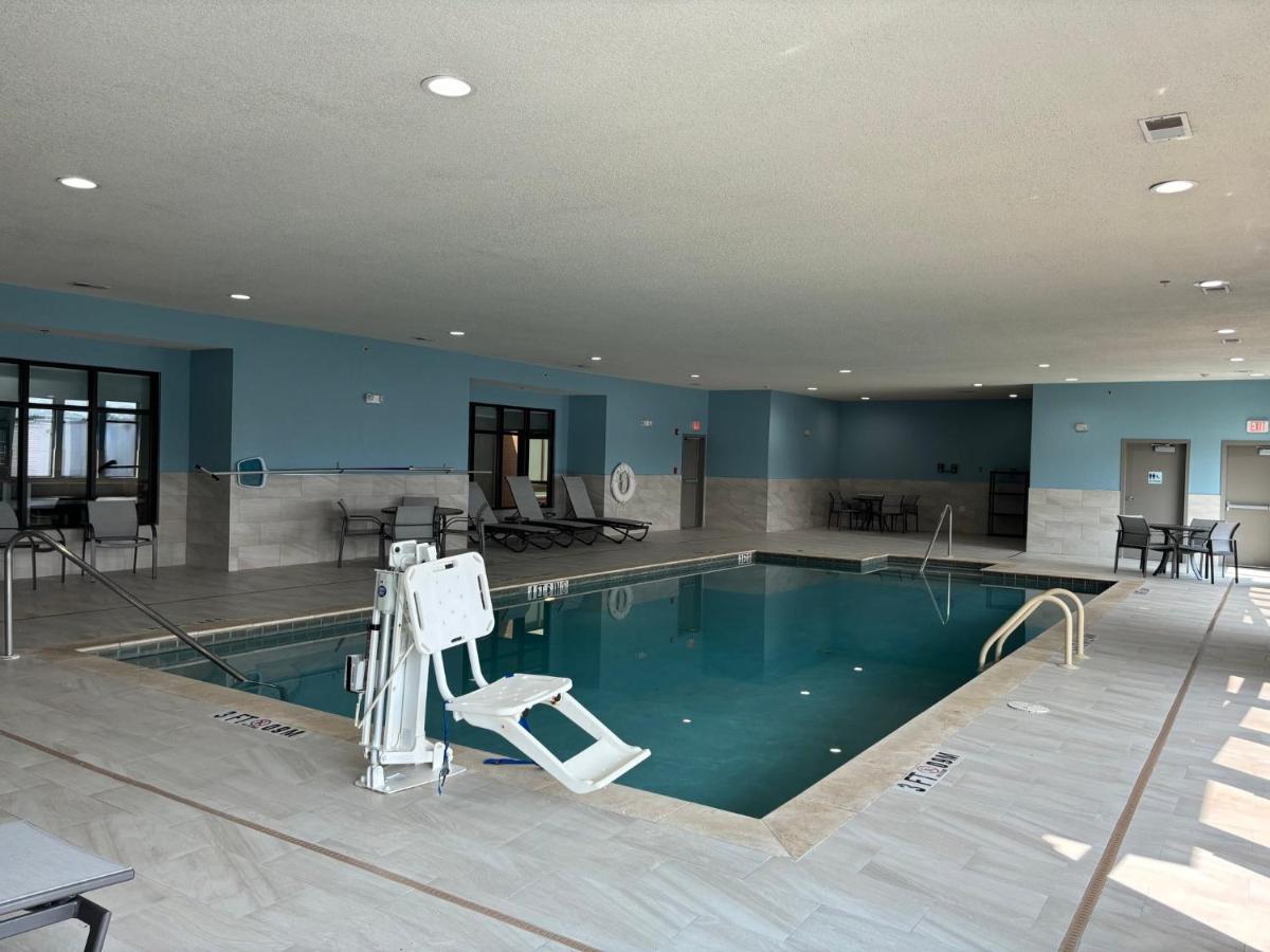| Holiday Inn Express Hotel & Suites St. Robert, an IHG Hotel