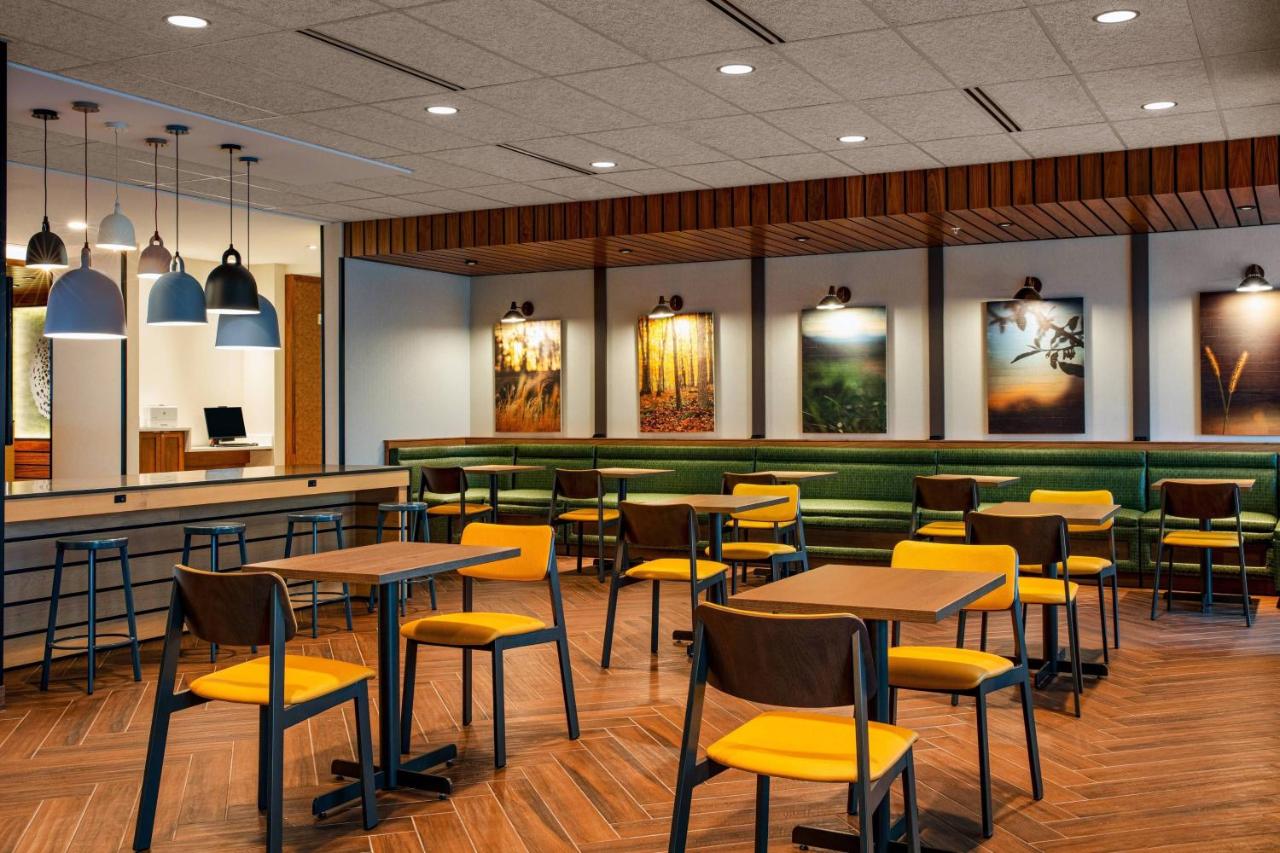 | Fairfield by Marriott Inn & Suites Harrisburg West/Mechanicsburg