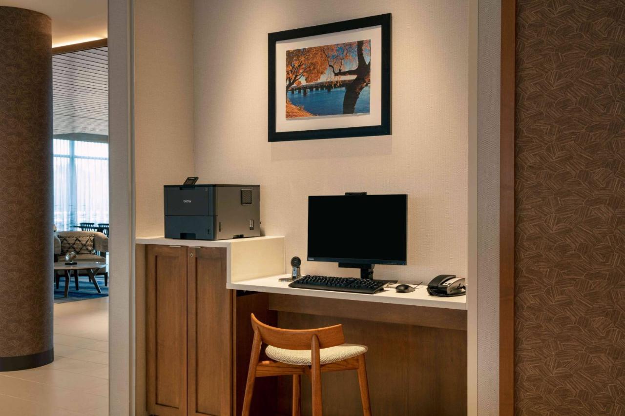 | Fairfield by Marriott Inn & Suites Lewisburg