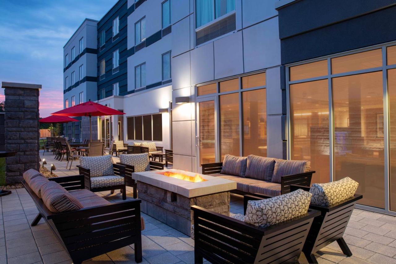 | Fairfield by Marriott Inn & Suites Lewisburg