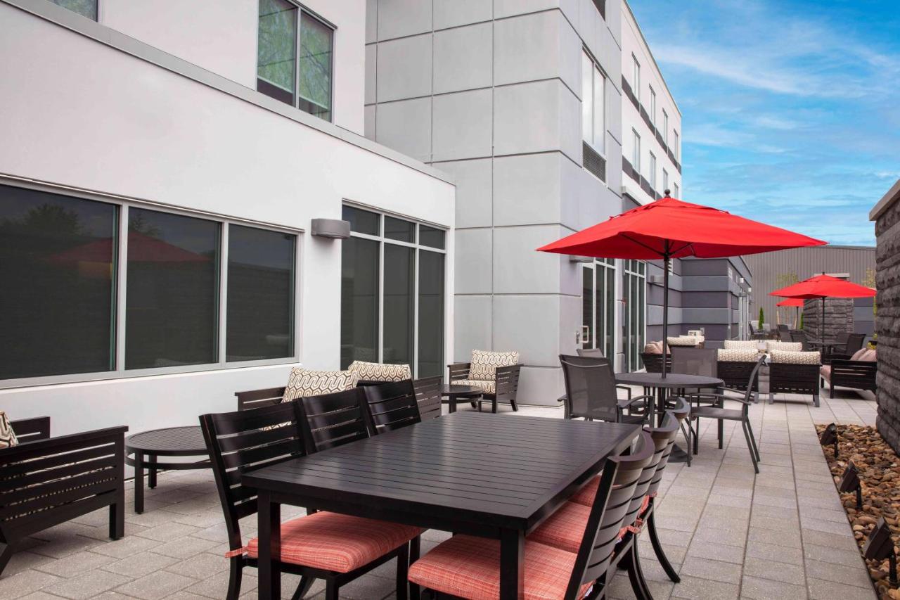 | Fairfield by Marriott Inn & Suites Lewisburg