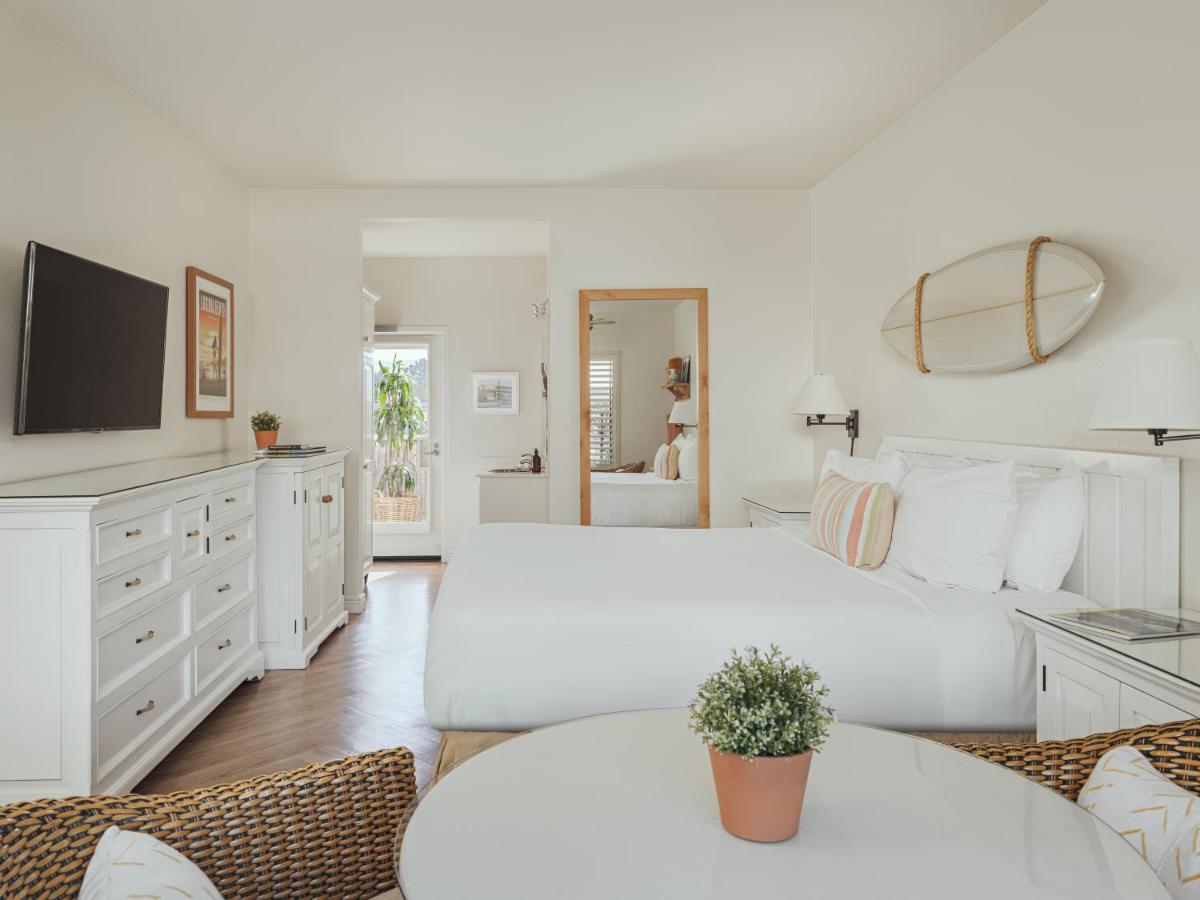 Deluxe Coastal View King Room with Balcony  at Laguna Beach House