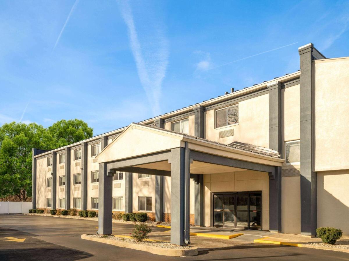 | Best Western Woodstock Inn