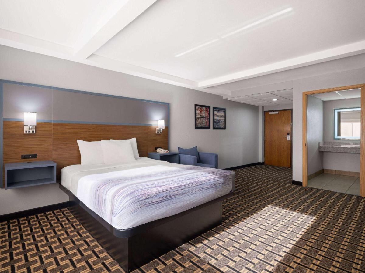 | Best Western Woodstock Inn