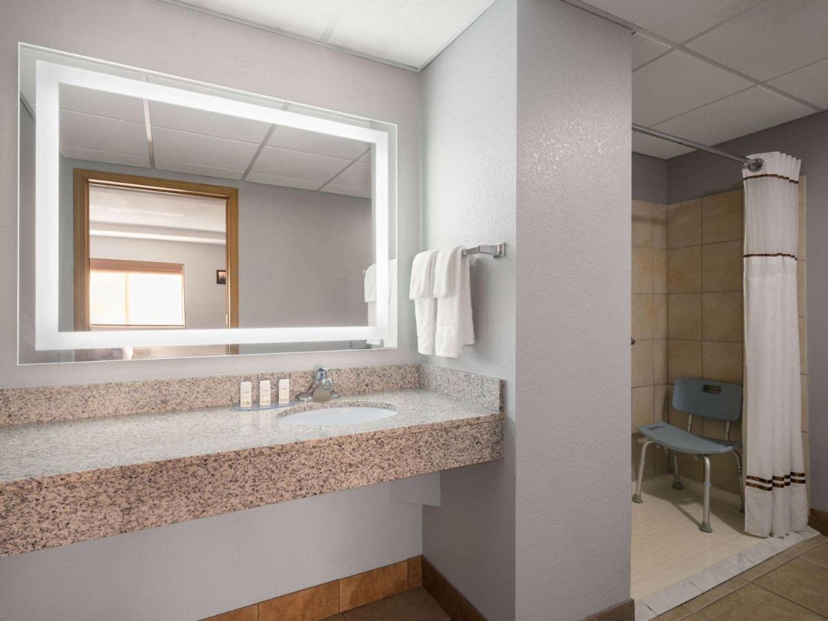 | Best Western Woodstock Inn