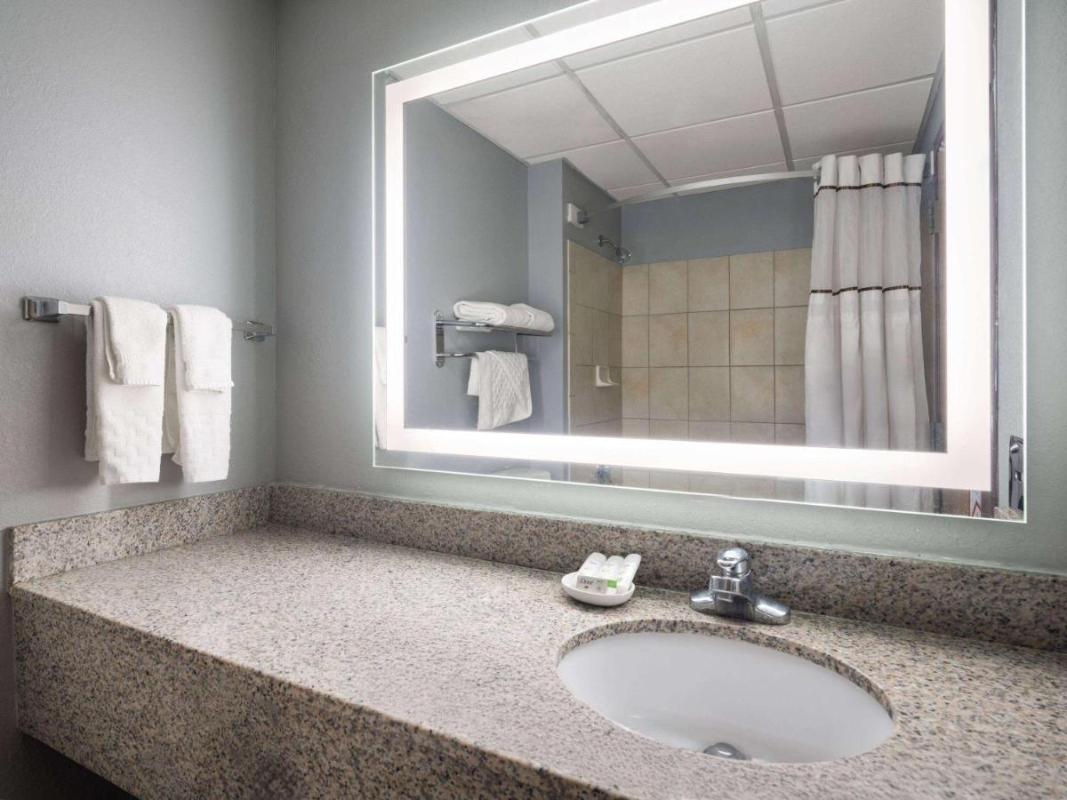 | Best Western Woodstock Inn