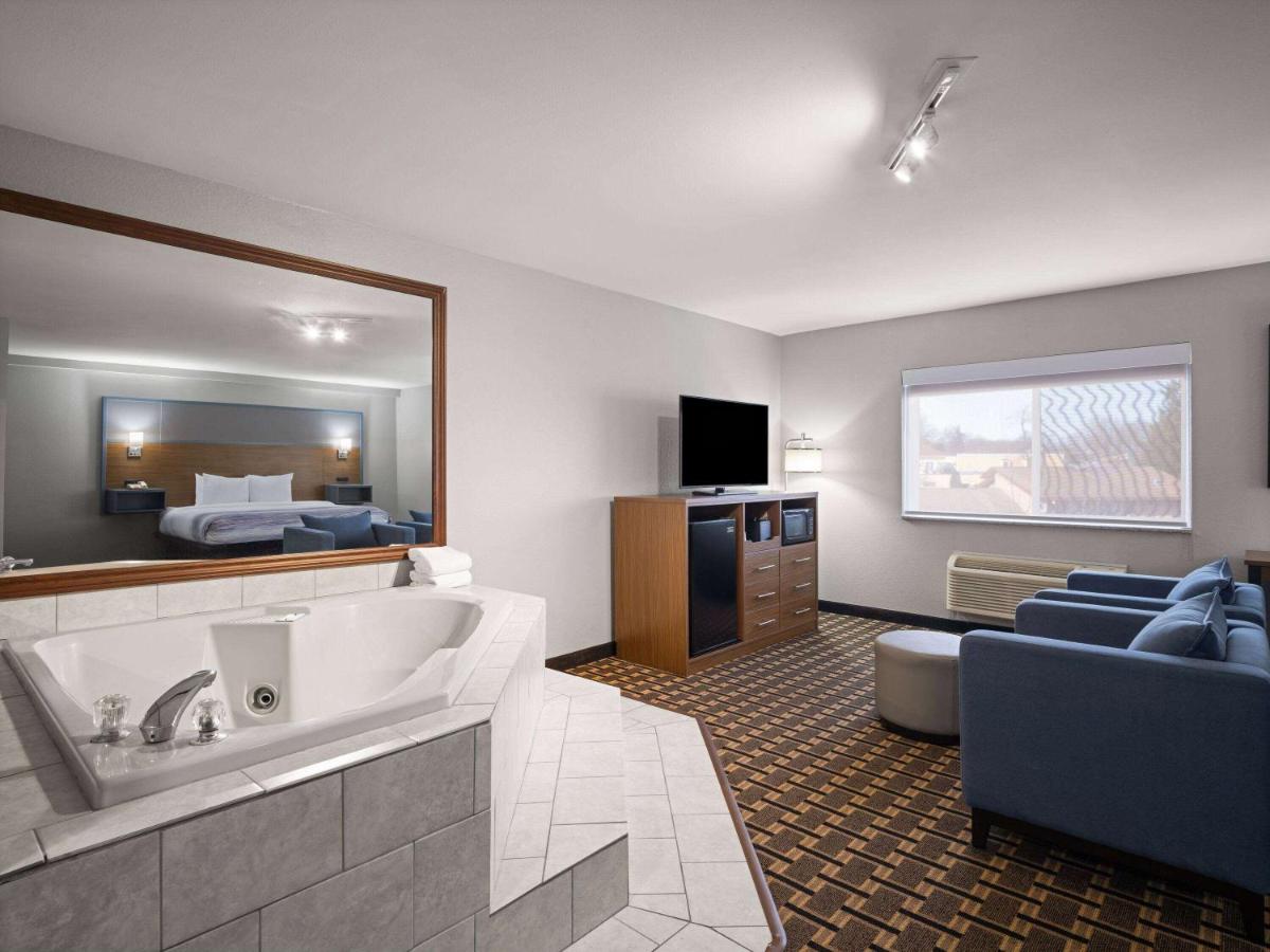 | Best Western Woodstock Inn
