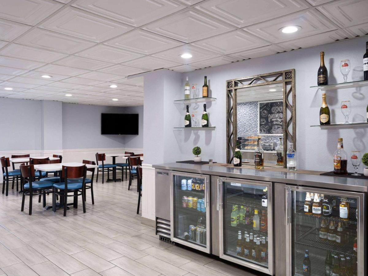 | Best Western Woodstock Inn