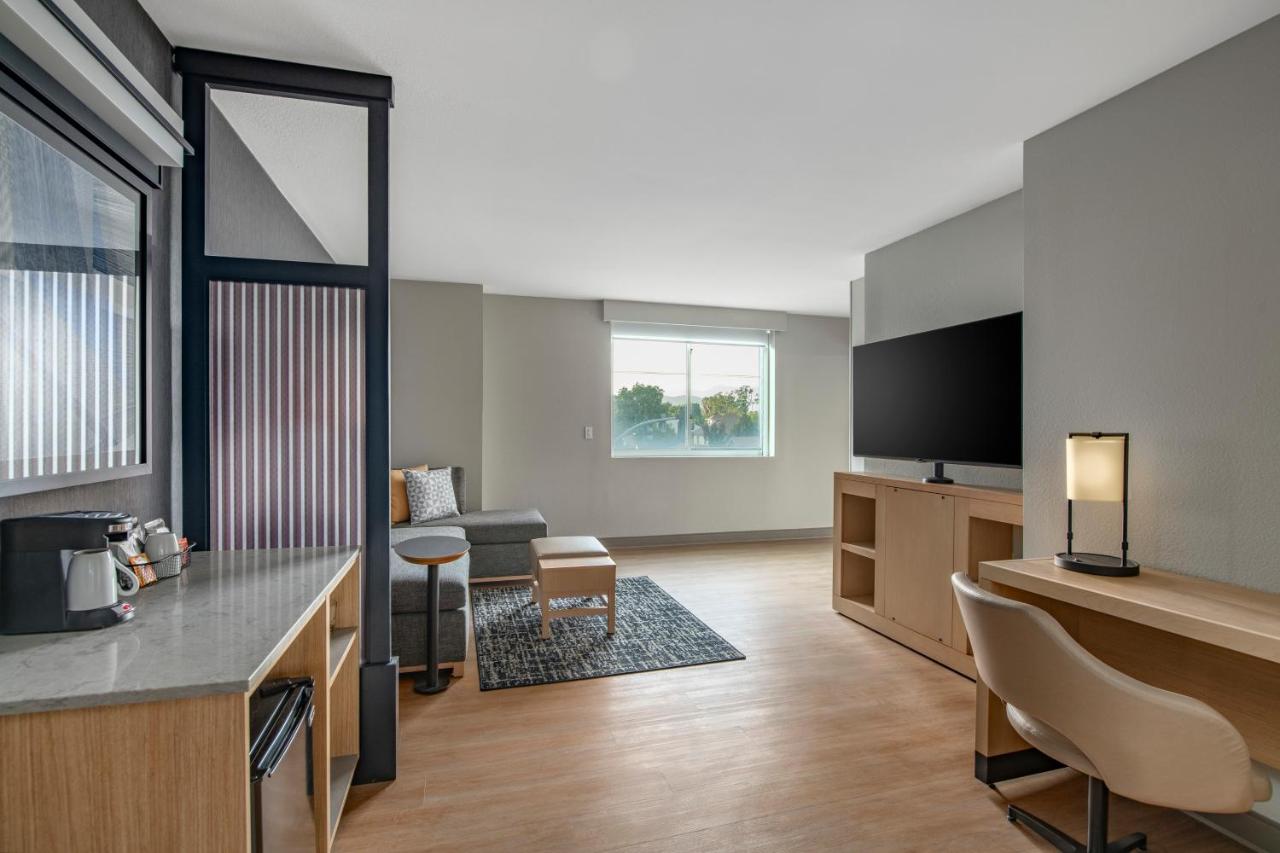 1 Bd King Nonsm at Hyatt Place Riverside Downtown
