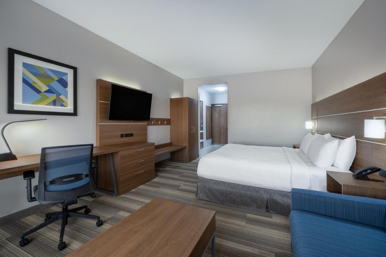 | Holiday Inn Express & Suites - Gilbert - Mesa Gateway Airport