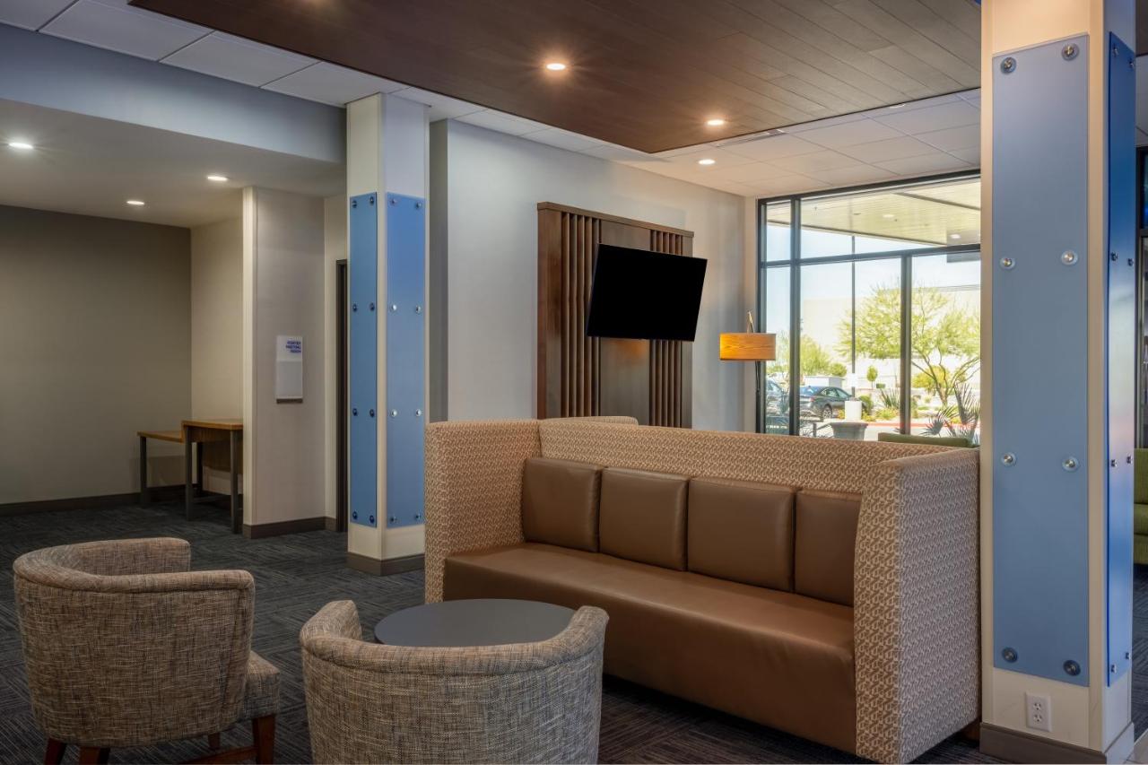 | Holiday Inn Express & Suites - Gilbert - Mesa Gateway Airport