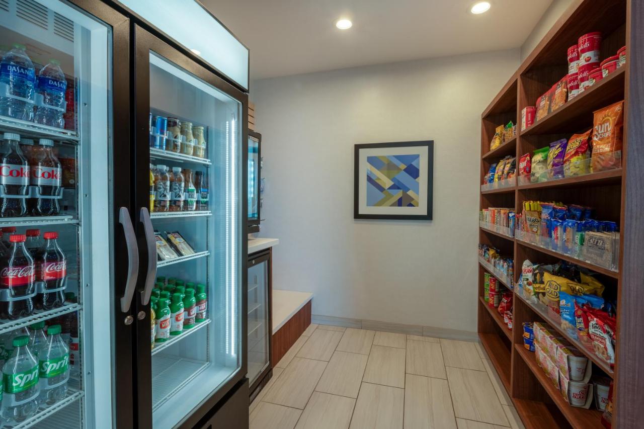 | Holiday Inn Express & Suites - Gilbert - Mesa Gateway Airport