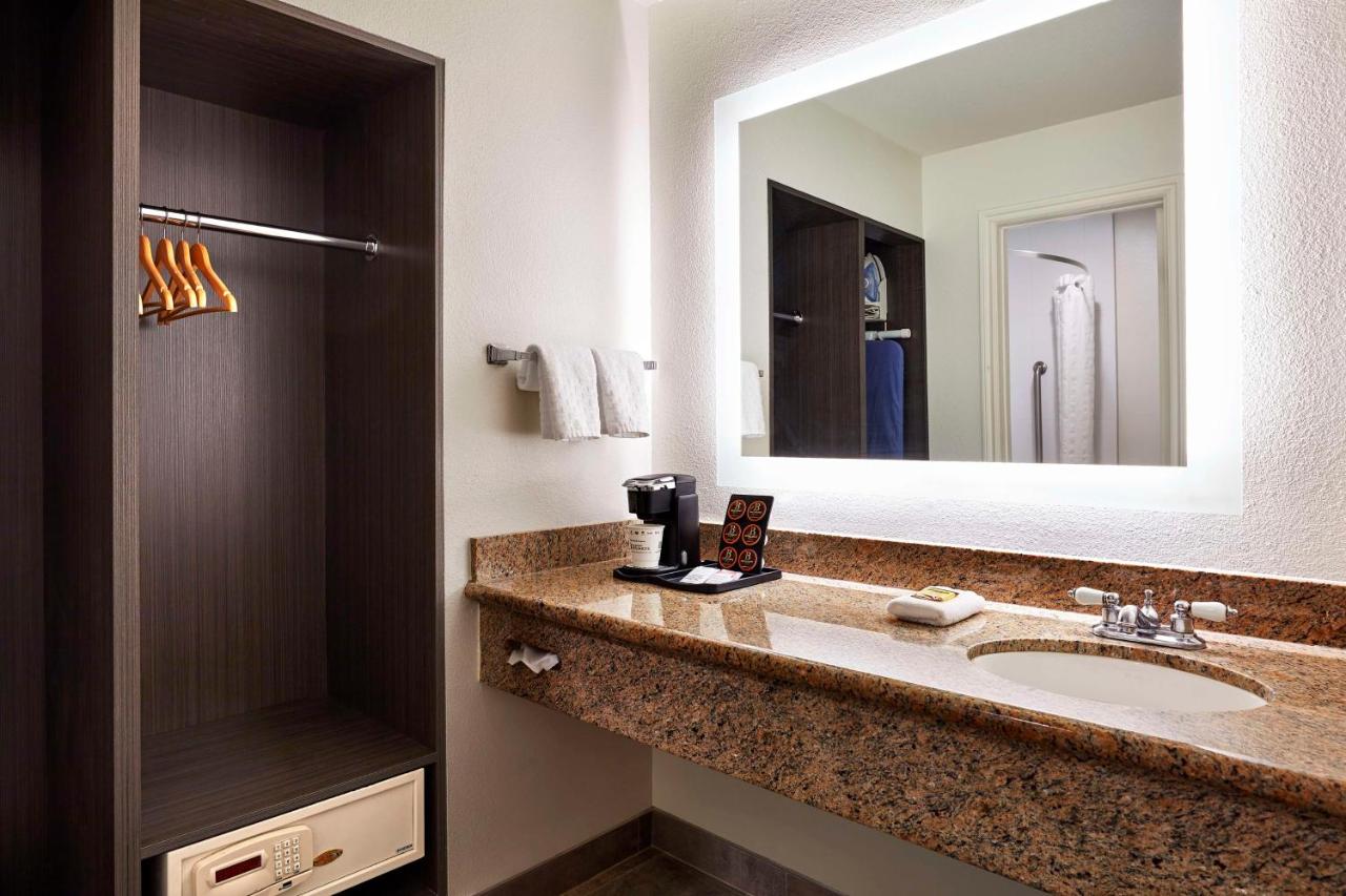 | Best Western Plus Meridian Inn & Suites, Anaheim-Orange