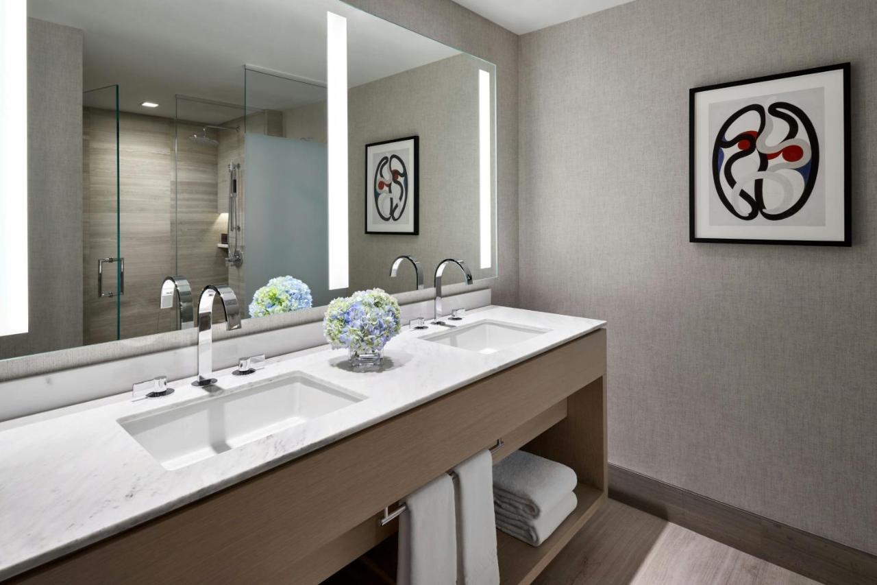 Double Guest Room at The Ritz-Carlton, Chicago