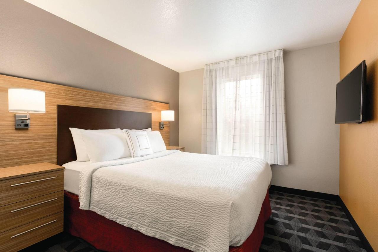 1 Bedroom Suite, 1 Queen, Sofa bed at TownePlace Suites by Marriott Denver West/Federal Center