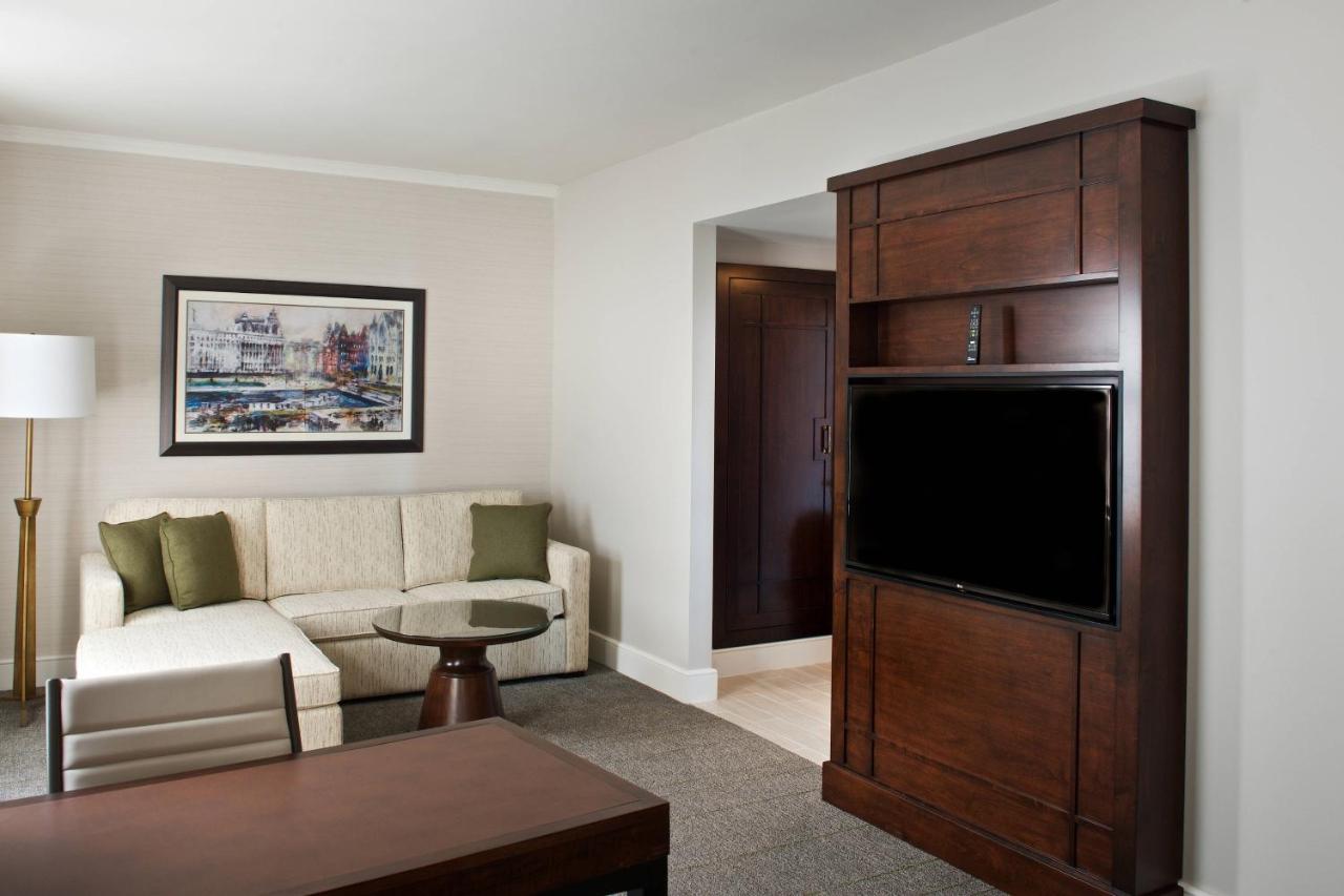 Excutive King room at Marriott Syracuse Downtown