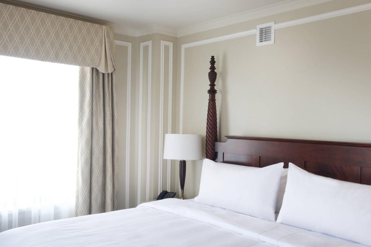 Club King Room at Marriott Syracuse Downtown