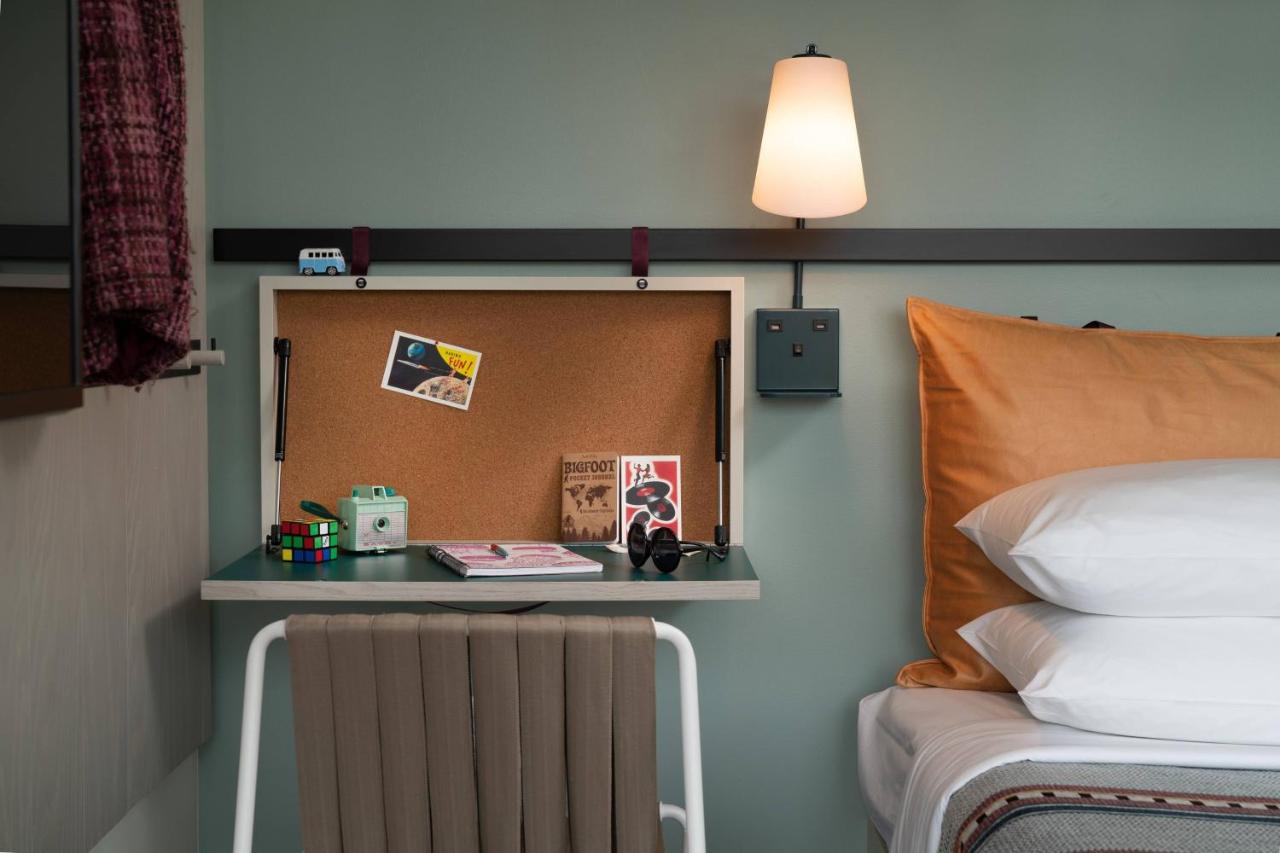 Corner Guest room with 1 King at Moxy Portland Downtown