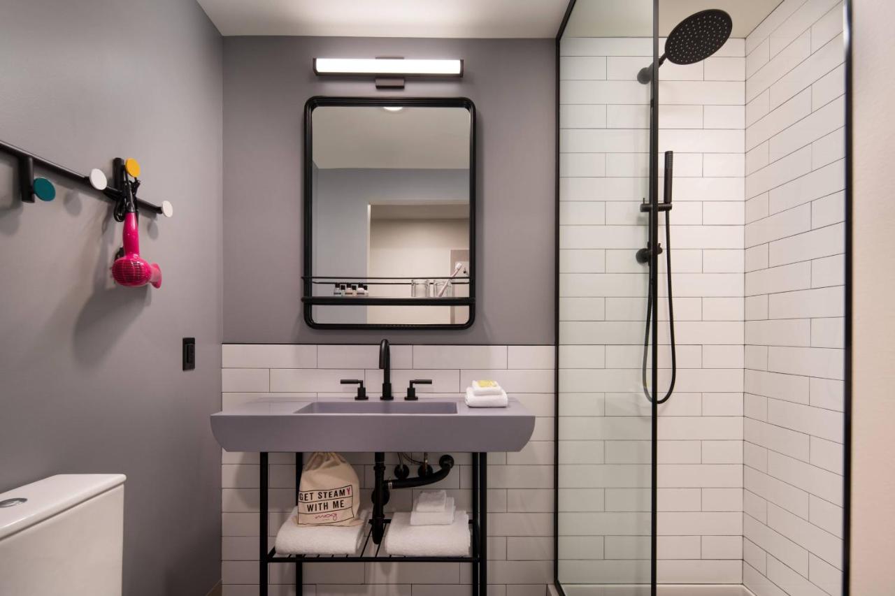 Corner Guest room with 1 King at Moxy Portland Downtown