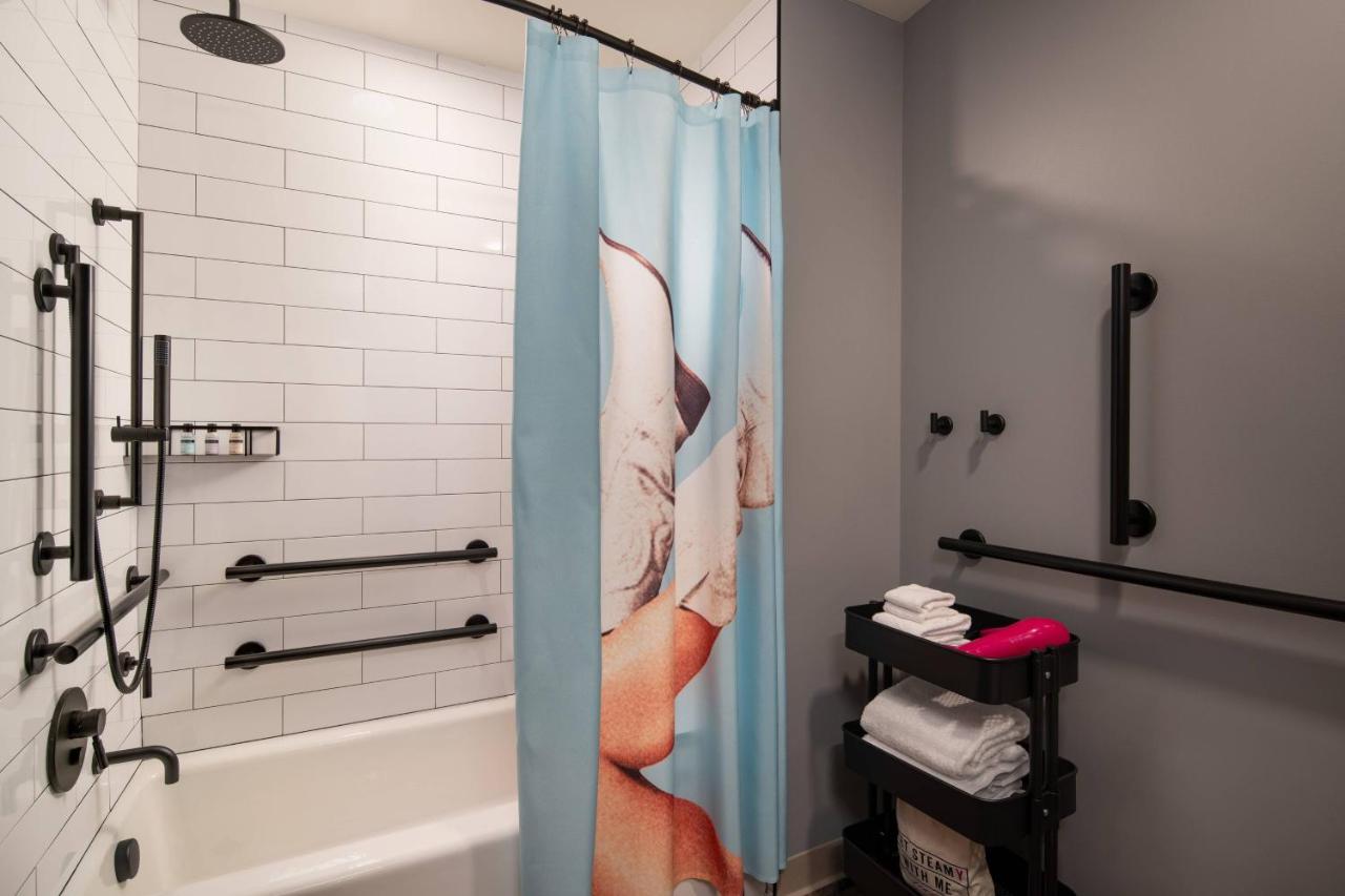 Corner Guest room with 1 Queen at Moxy Portland Downtown