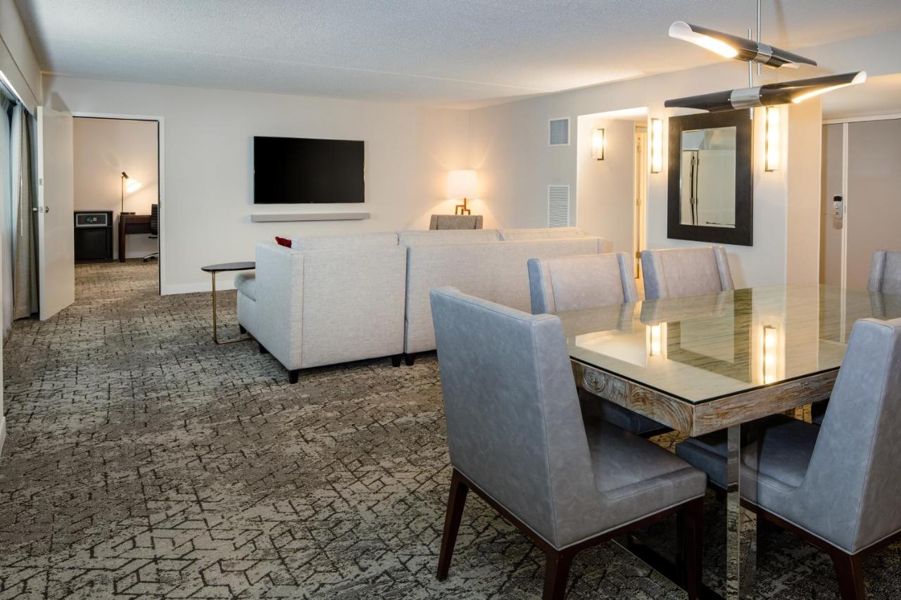 | Sheraton Detroit Metro Airport