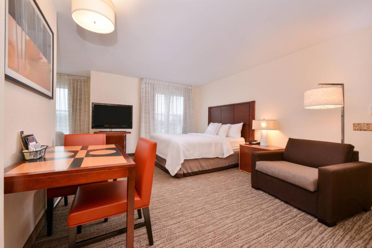 Family Room with One Queen Bed and Two Twin Beds at Residence Inn by Marriott, North Conway