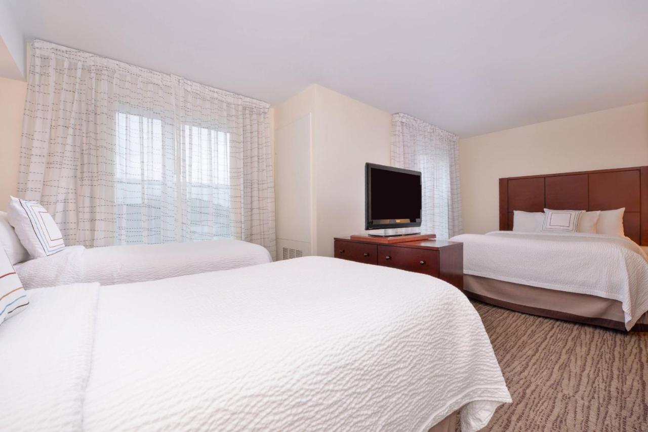 Family Room with One Queen Bed and Two Twin Beds at Residence Inn by Marriott, North Conway