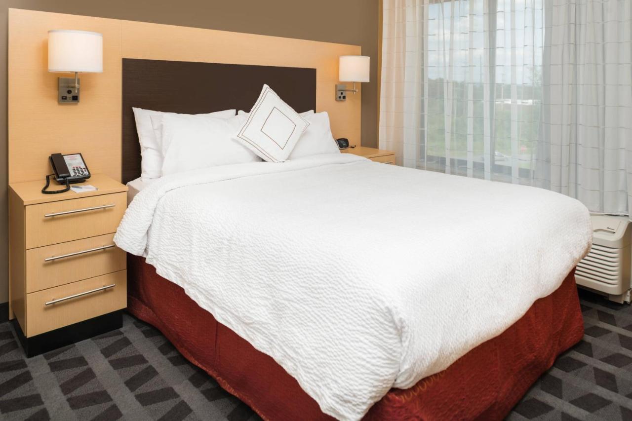 One-Bedroom Queen Suite at TownePlace Suites by Marriott New Hartford