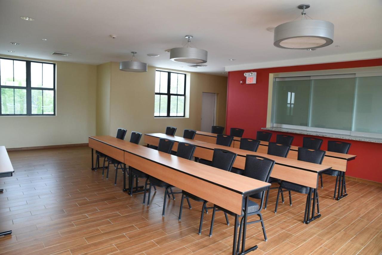 | TownePlace Suites Lawrence Downtown