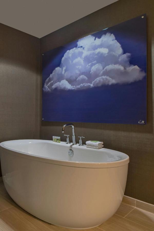 | The Westin At The Woodlands