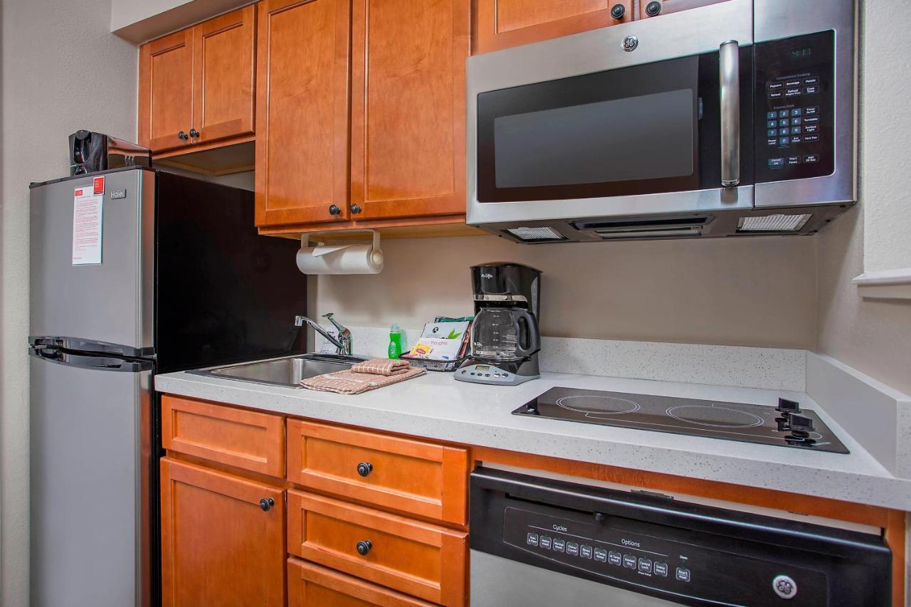 One-Bedroom Queen Suite with Sofa Bed at TownePlace Suites by Marriott Knoxville Cedar Bluff