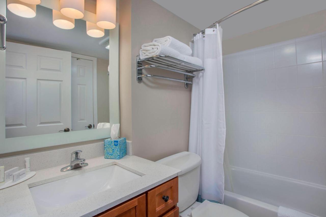 One-Bedroom Queen Suite with Sofa Bed at TownePlace Suites by Marriott Knoxville Cedar Bluff