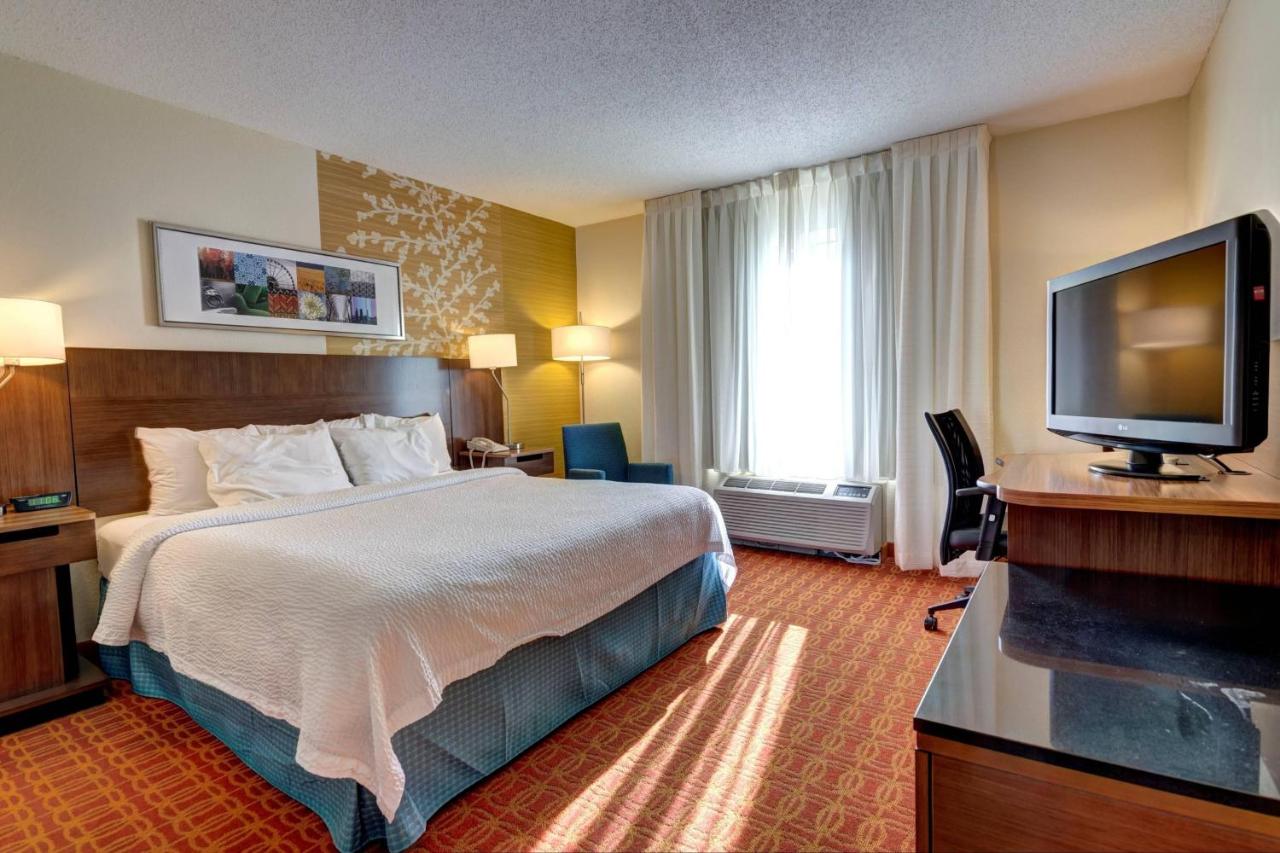 King Room at Fairfield Inn By Marriott Potomac Mills
