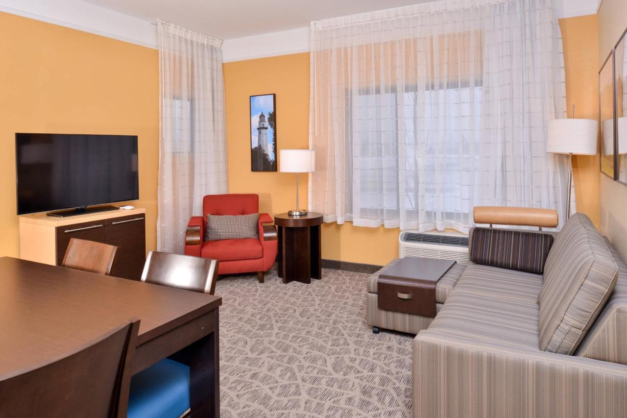 | TownePlace Suites Detroit Commerce