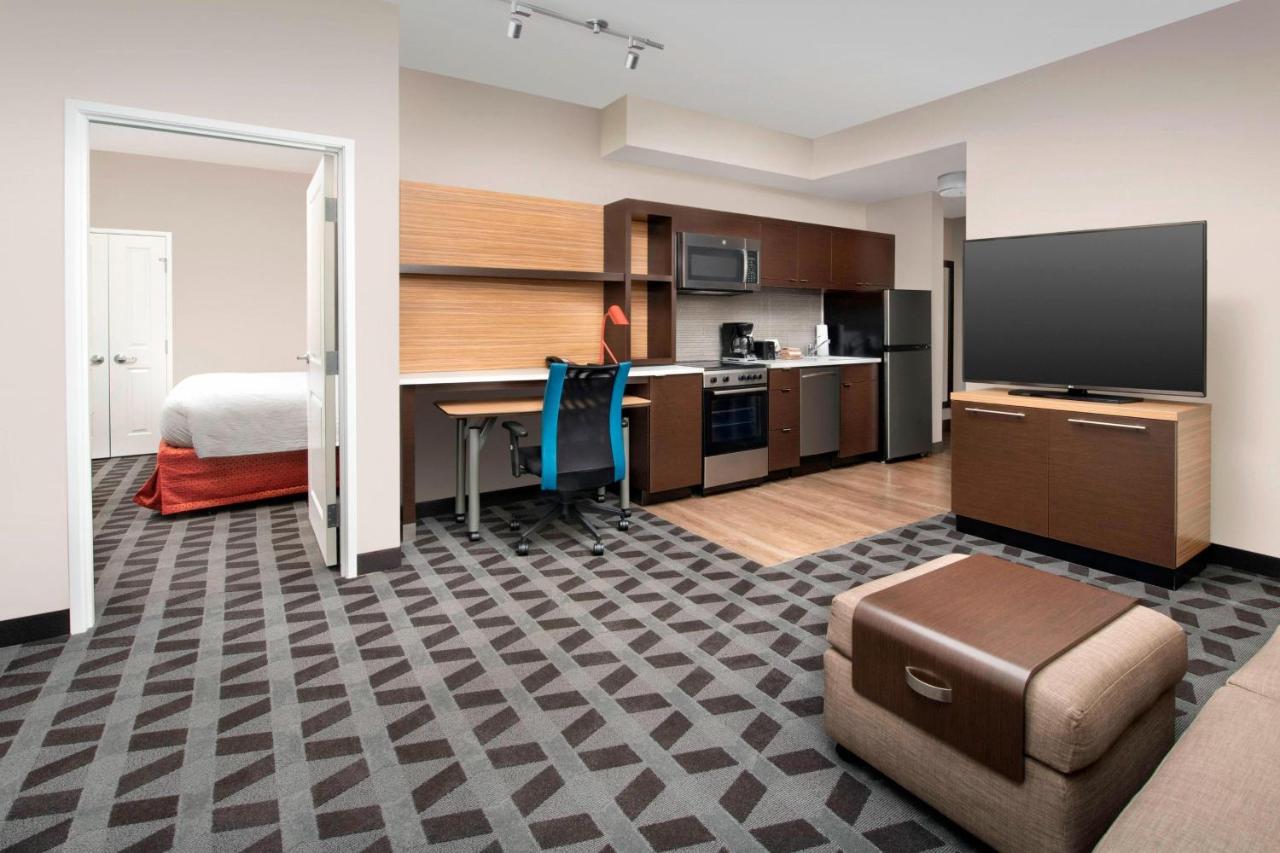 One-Bedroom King Suite with Sofa Bed at TownePlace Suites by Marriott College Park