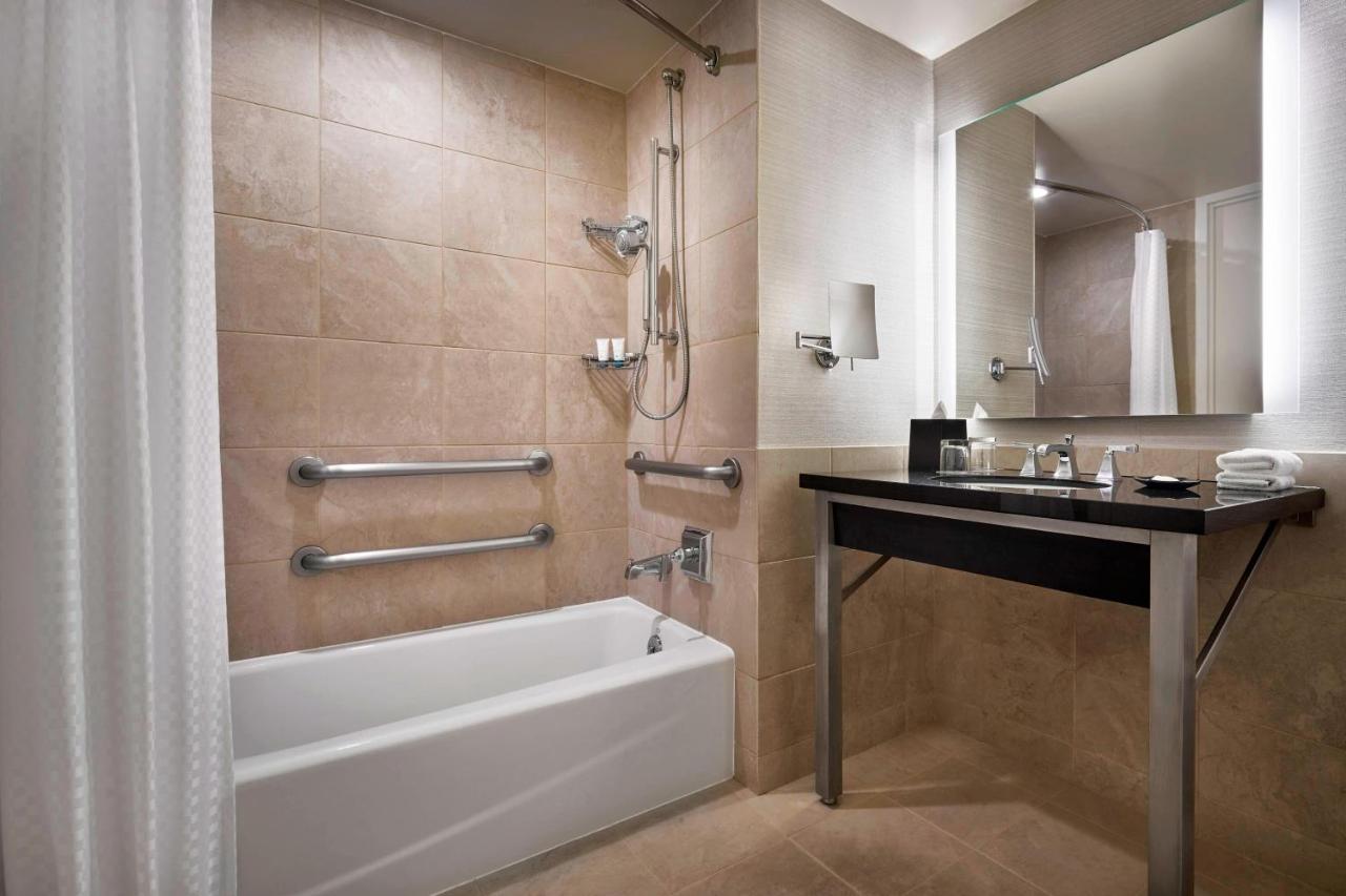 | The Westin Alexandria Old Town