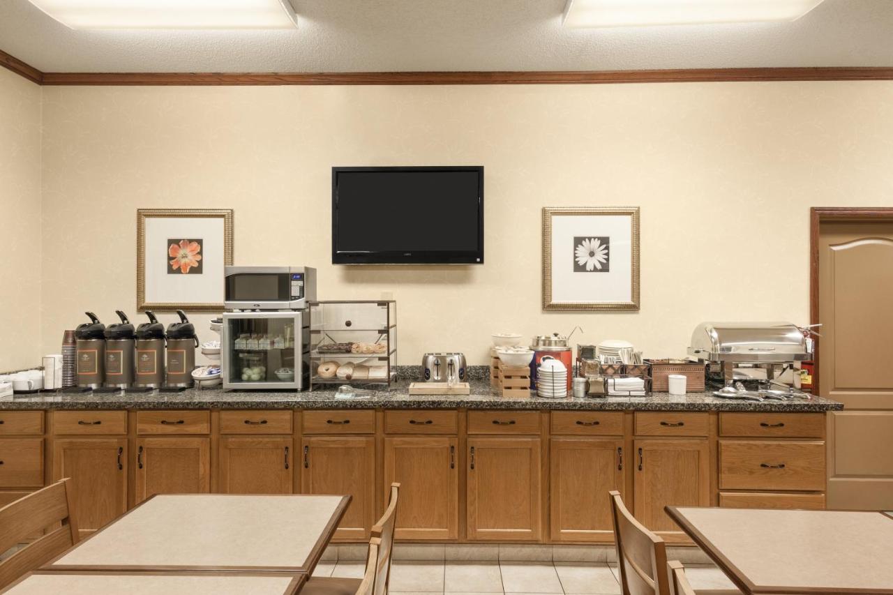 | Country Inn & Suites by Radisson, Sioux Falls, SD