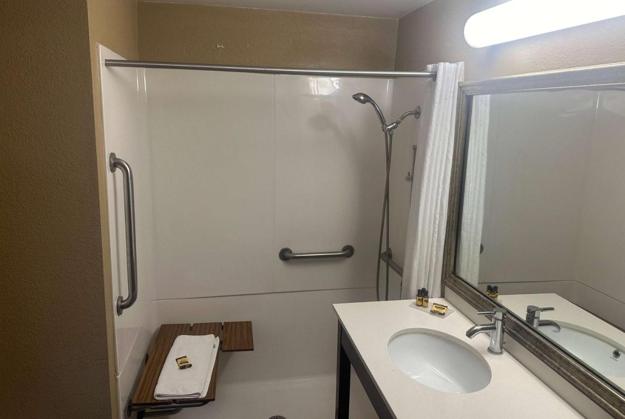 | Best Western Plus Harrisburg East Inn & Suites