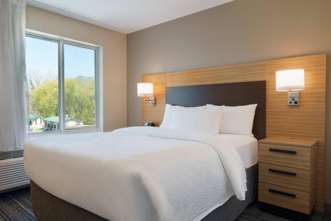 1 Bedroom Suite with 1 Queen, Sofa bed, Courtyard view at TownePlace Suites by Marriott Logan