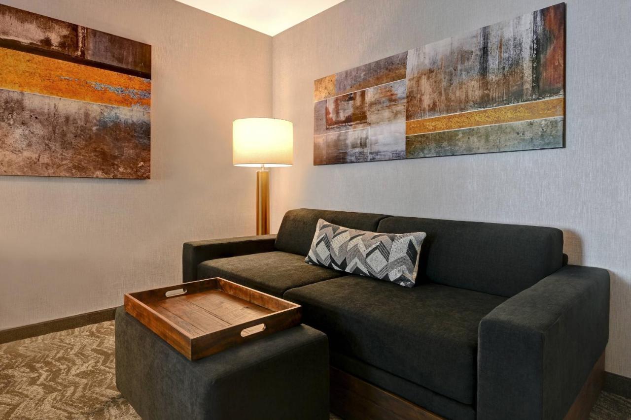 Queen Suite with Trundle Bed and Adapted Tub - Mobility Accessible at SpringHill Suites by Marriott Albuquerque University Area