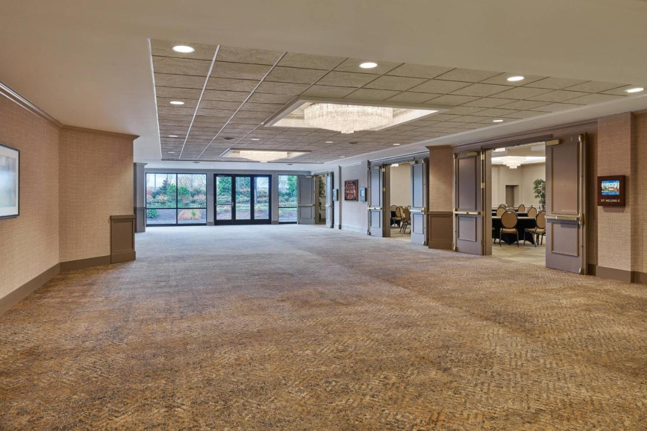 | Sheraton Portland Airport Hotel