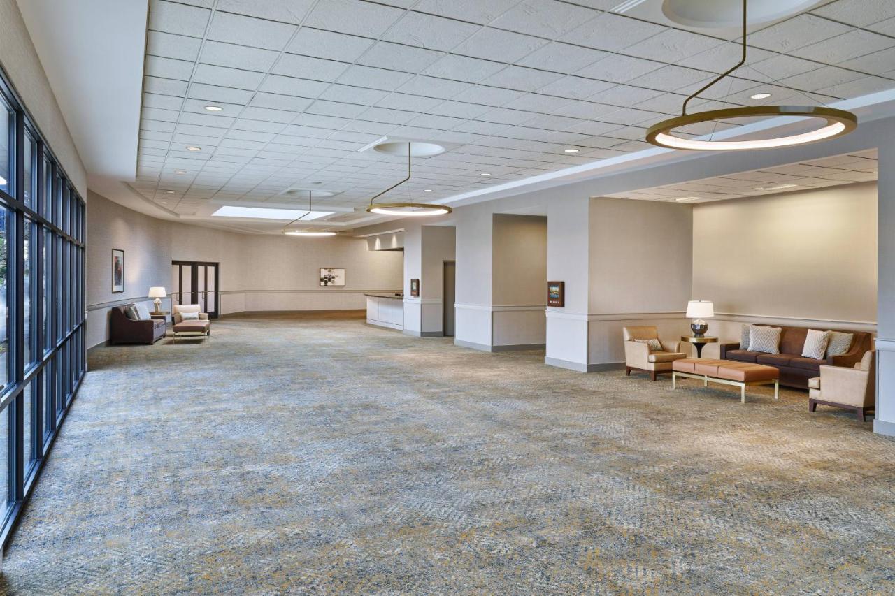 | Sheraton Portland Airport Hotel