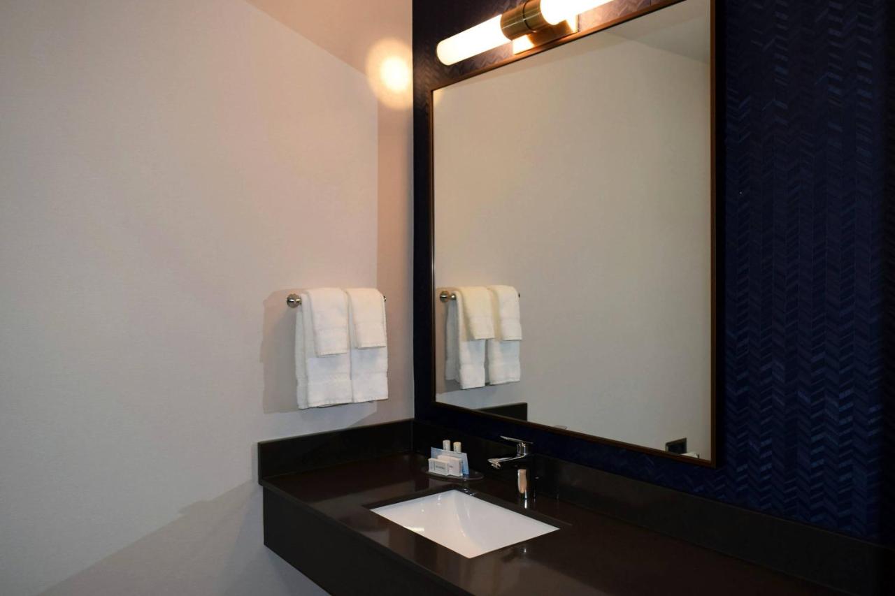 | Fairfield by Marriott Youngstown/Austintown