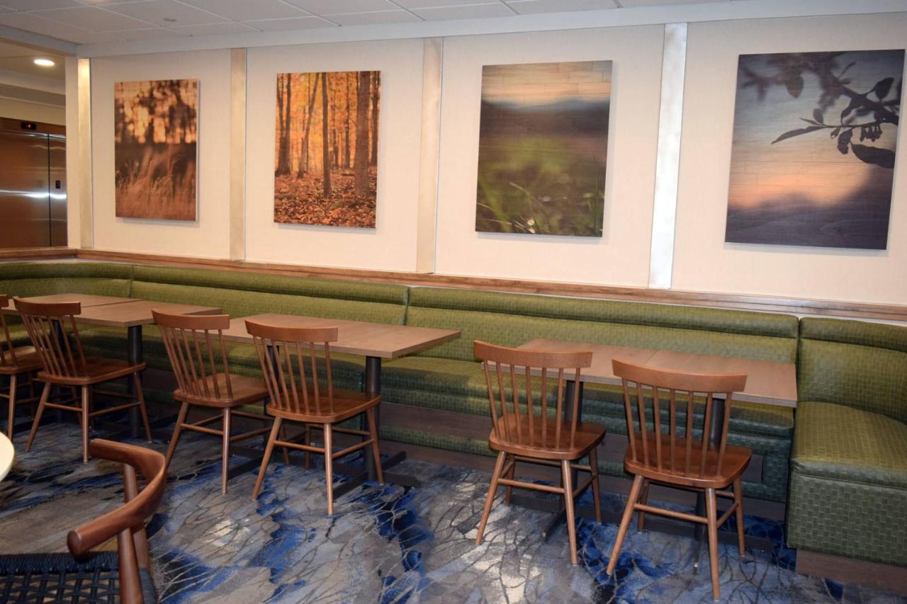| Fairfield by Marriott Youngstown/Austintown