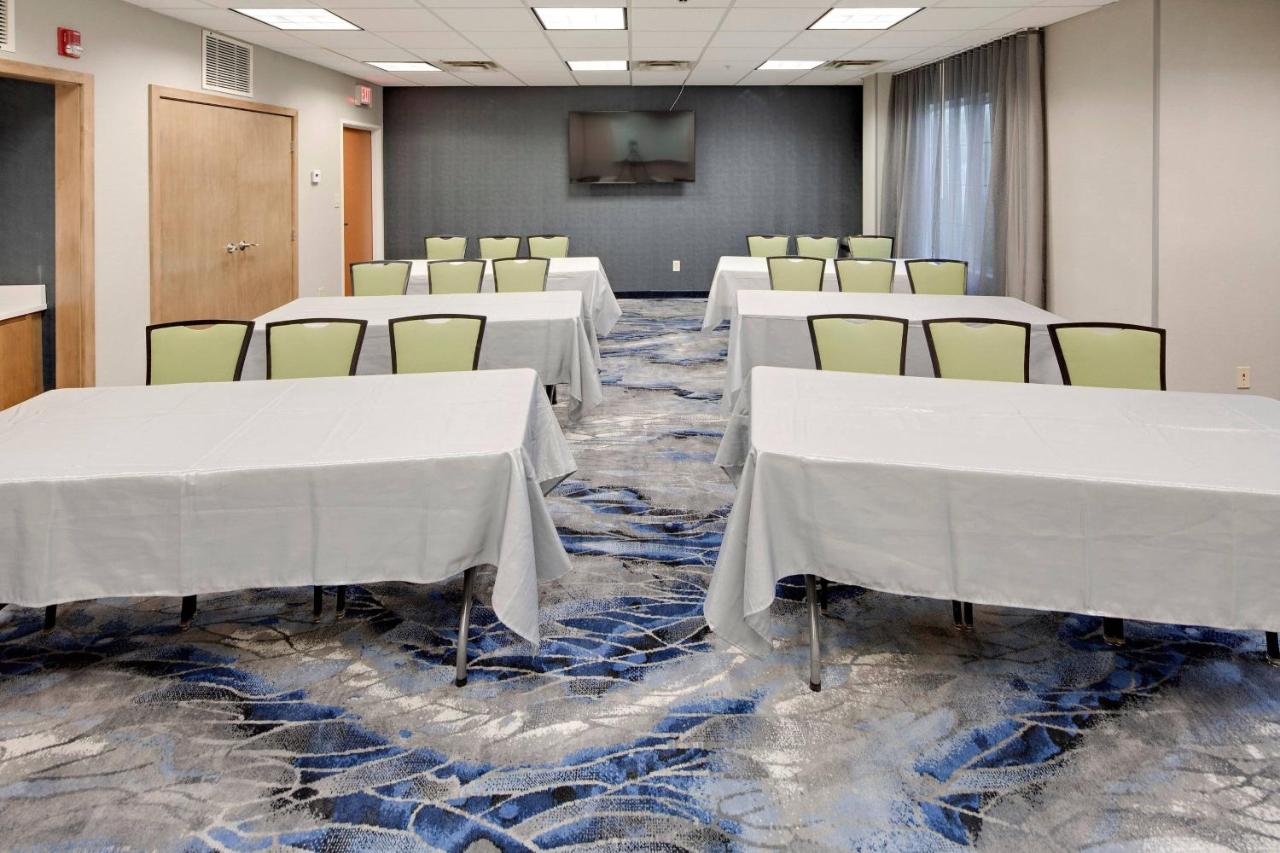 | Fairfield by Marriott Youngstown/Austintown