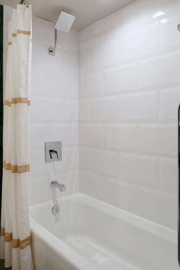 King or Double Room at Kansas City Airport Marriott